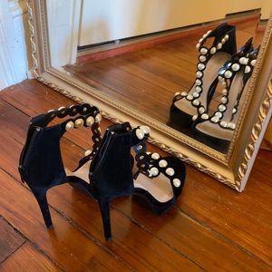 Black platform stiletto heels with pearl details size 7.5 - new never worn.